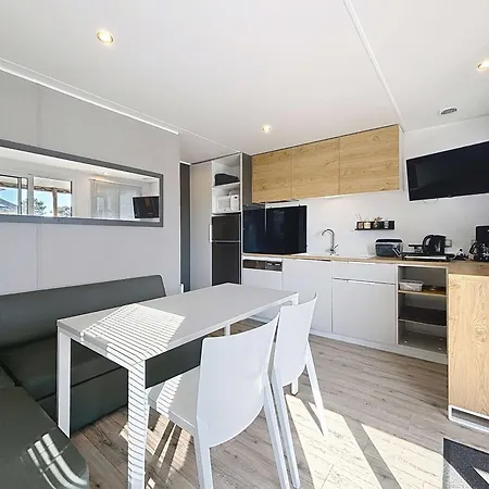 Mobil-home Confort 4 Pers, à 200m, Piscine Chauffée, Terrasse Sud, Parking, Wifi Inclus - Fr-1-361a-81 *